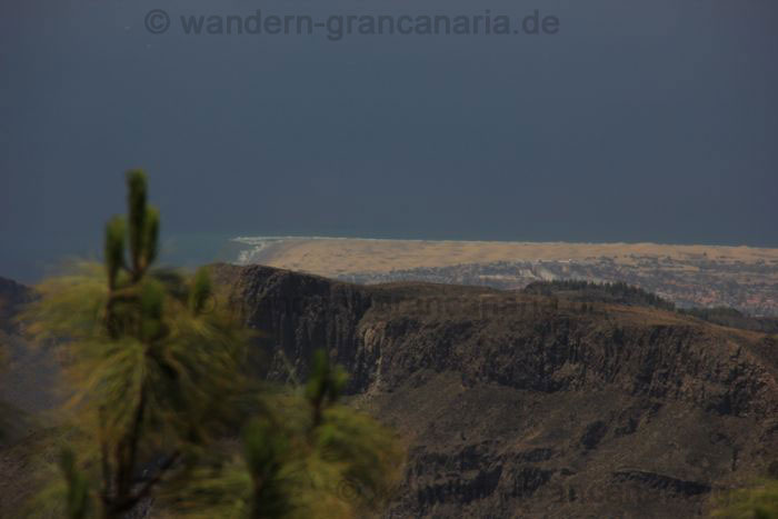 Ausblick zu den Sanddünen von Maspalomas und Playa del Ingels vom Pico de las Nieves.