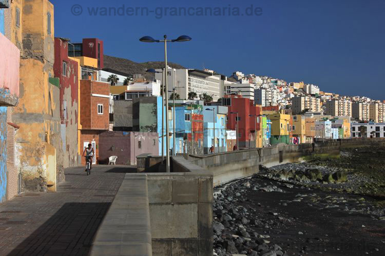 Bunte Häuser an der Strandpromenade Las Palmas
